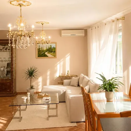 Besa House At The Square Tirana