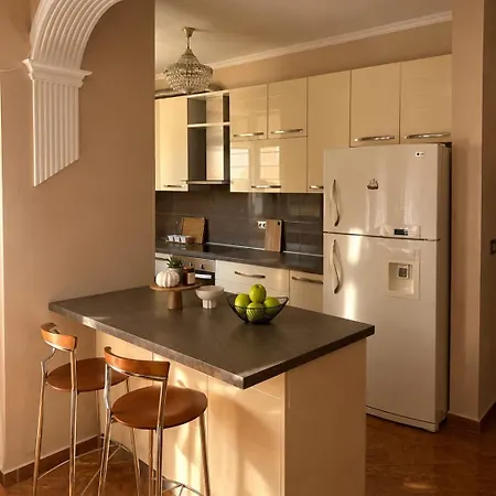 Besa House At The Square Appartement *
