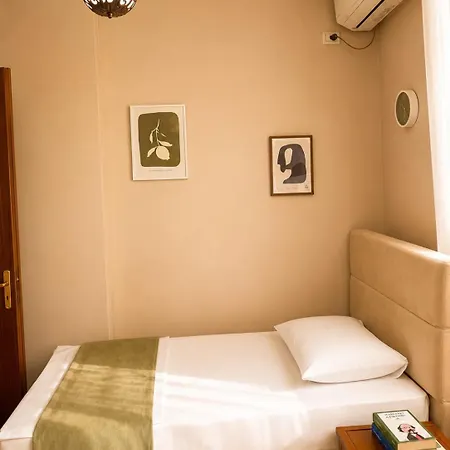Besa House At The Square Appartement *