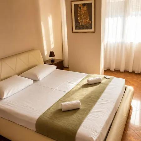 Besa House At The Square Appartement Tirana
